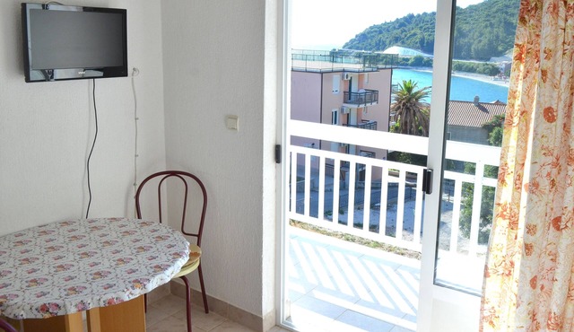 Studio flat with balcony and sea view Podaca, Makarska (AS-2617-a)
