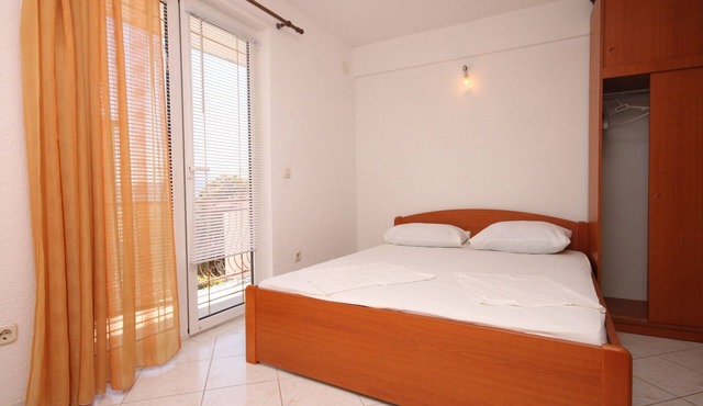 Studio flat with balcony and sea view Podaca, Makarska (AS-6745-e)