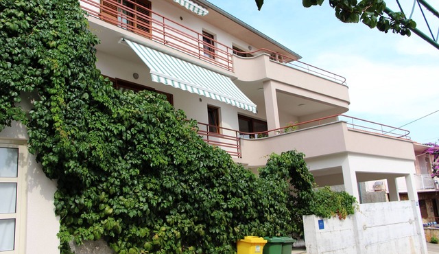 Studio flat with balcony and sea view Tisno (Murter) (AS-5106-a)