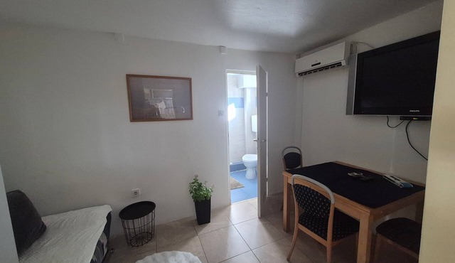 Studio flat with air-conditioning Gornji Karin, Novigrad (AS-21514-a)