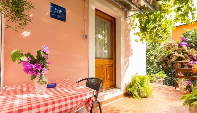Studio flat with terrace Mali Lošinj, Lošinj (AS-12634-a)