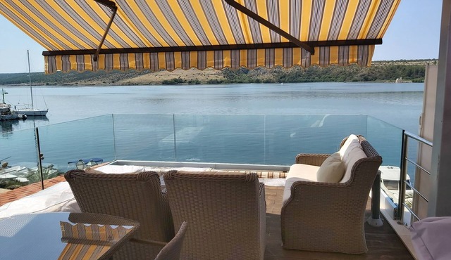 Studio flat with terrace and sea view Posedarje, Novigrad (AS-15786-a)