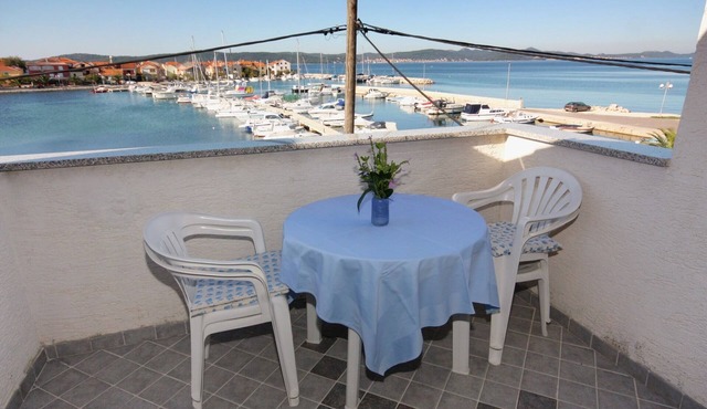 Studio flat with terrace and sea view Bibinje, Zadar (AS-5759-a)