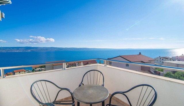 Studio flat with terrace and sea view Mali Rat, Omiš (AS-7482-a)