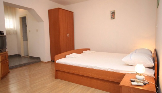 Studio flat with terrace and sea view Makarska (AS-6696-c)