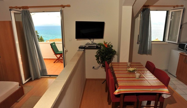 Studio flat with terrace and sea view Sutivan, Brač (AS-16846-a)