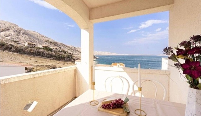 Studio flat with terrace and sea view Metajna, Pag (AS-208-a)