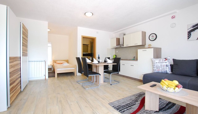 Studio flat with terrace Rijeka (AS-18146-a)
