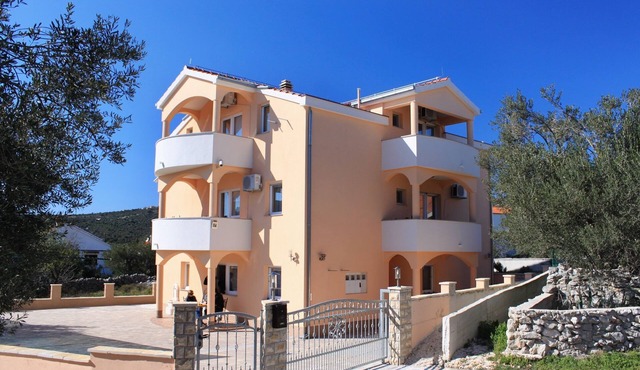 Studio flat with terrace Vinišće, Trogir (AS-8660-c)