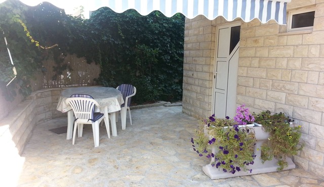 Studio flat with terrace Vinišće, Trogir (AS-12637-a)