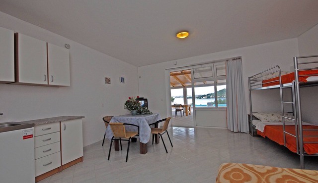 Studio flat with terrace and sea view Kali, Ugljan (AS-14083-c)