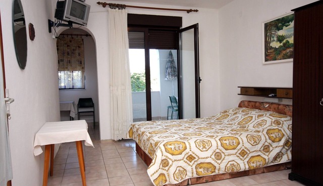 Studio flat with terrace and sea view Suha Punta, Rab (AS-5050-a)