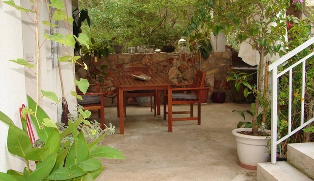 Studio flat with terrace Jelsa, Hvar (AS-15073-a)