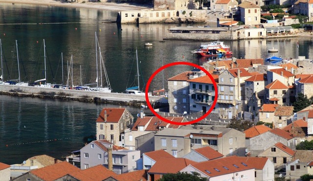 Studio flat with terrace and sea view Komiža, Vis (AS-2431-b)