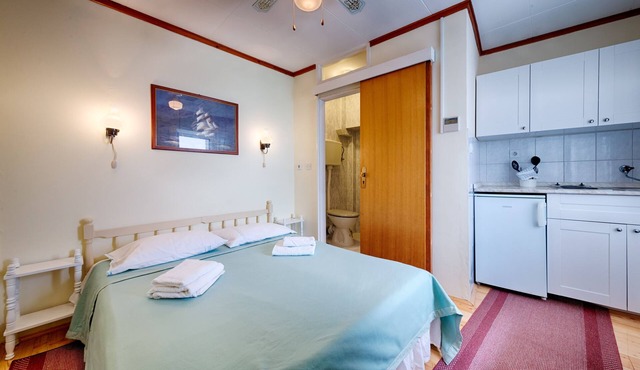 Studio flat with terrace and sea view Komiža, Vis (AS-2431-c)