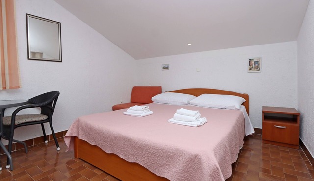 Studio flat with terrace and sea view Kornić (Krk) (AS-415-a)