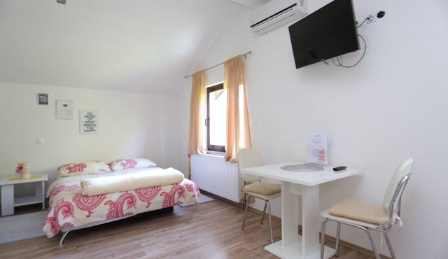 Studio flat with terrace Donje Taborište, Plitvice (AS-17486-a)