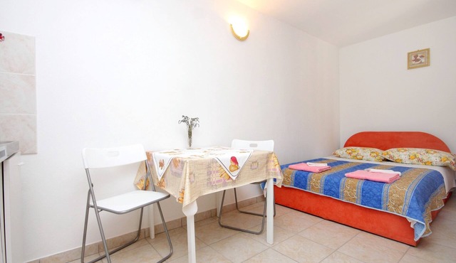 Studio flat with terrace Valun, Cres (AS-8081-b)