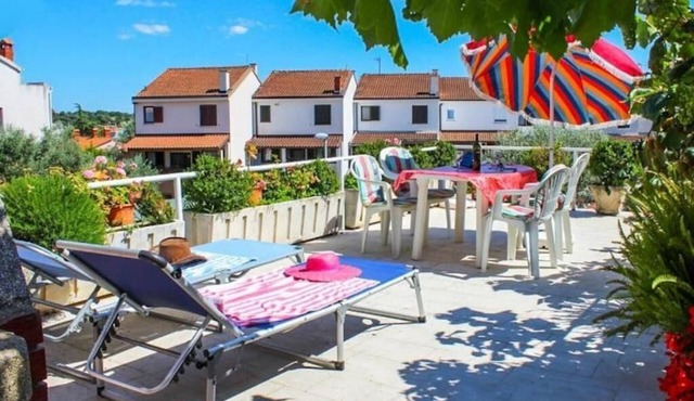 Studio flat with terrace Pula (AS-15757-a)