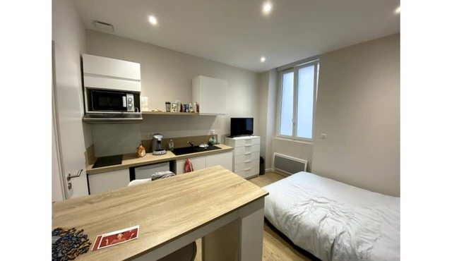 * Studio Foch * / hyper-center