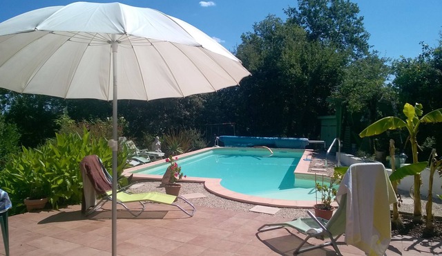 Studio for 2 people overlooking woods and park. Closed property