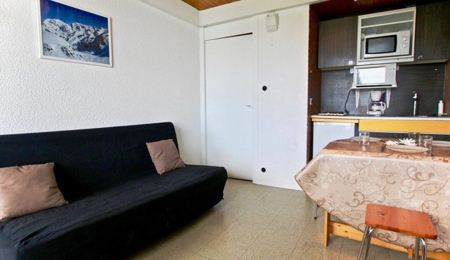 Studio for 3 at the foot of slopes with west-facing balcony