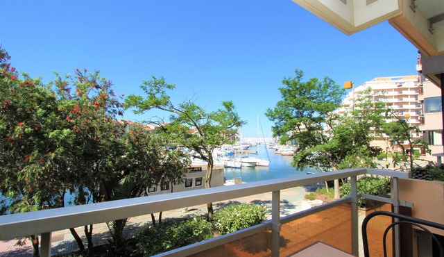 Studio for 4 with marina view