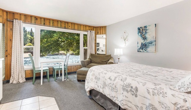 Studio for Two on the Deschutes!