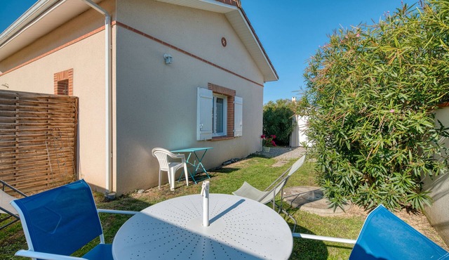 Studio 'Gîte Le Colibri' with Private Terrace, Private Garden and Wi-Fi