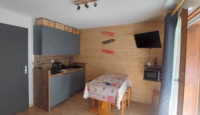 Studio near lifts/wifi/smart TV/parking