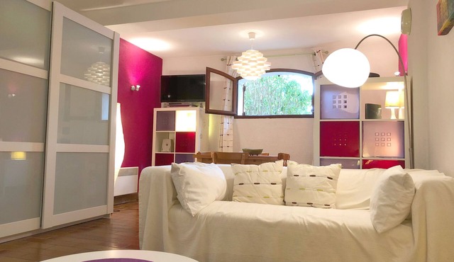 Studio 37m - The beach 6 minutes walk - private parking - comfortable. Calm.