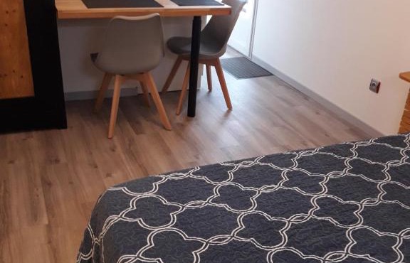 studio 1ere étage dans maison privée