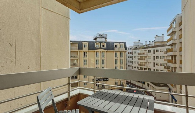 Studio Front de Mer avec Piscine et Balcon à Biarritz - FR-1-3-412