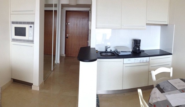 Studio Front De Mer, for 2 adults, facing the beach, free WIFI.,