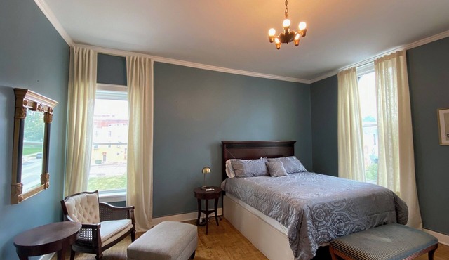 Studio furnished apartment located in the heart of downtown Hannibal, Missouri.n