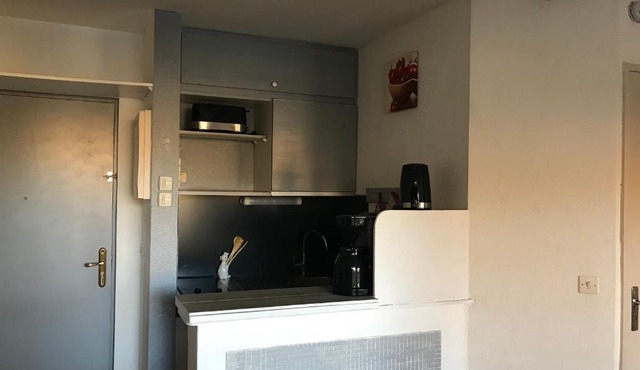 Studio Garriguette, parking gratuit, ascenseur, 2 personnes, lit 2 places