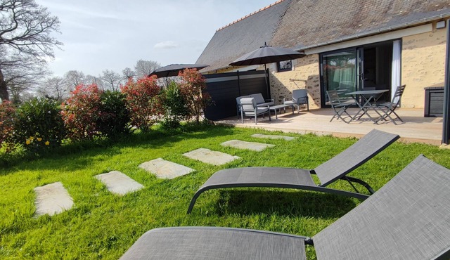 Studio 'Gîte A du Domaine de l'Epinay with Private Terrace, Garden, and Wi-Fi