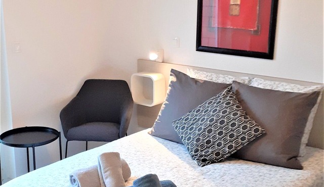 # STUDIO GOOD LOCATION WITH PARKING #