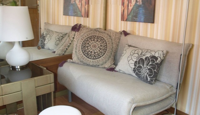 STUDIO GREEN near city center, free parking, wifi, at banks of river Sava