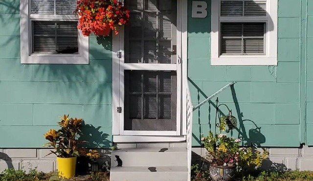 STUDIO- Gulfport Art District - Steps to the beach!