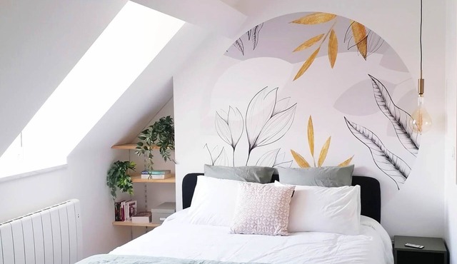 Studio Hagaki, postcard view of Grenoble, train station and streetcar 200m away, Netflix