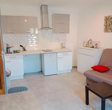 Studio heltymie 2-neuf-wifi-plage vélos bienvenus