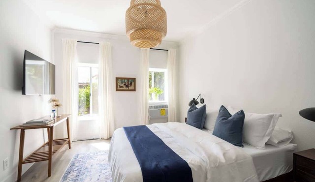 Studio Hideaway in Beachwood