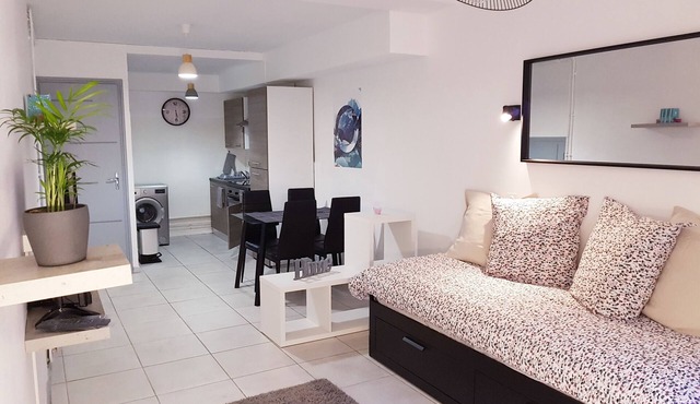 ★ STUDIO HYPER CENTER, CALM & COZY ★