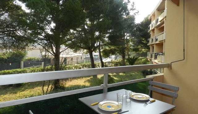 Studio in Bormes-les-Mimosas with balcony and private parking