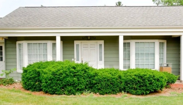 Studio in Clinton, IA: Your perfect rental awaits