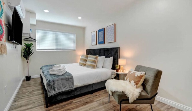 Studio in Downtown Alhambra