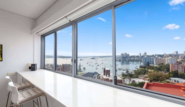 Studio in Elizabeth Bay with Pool & City Views
