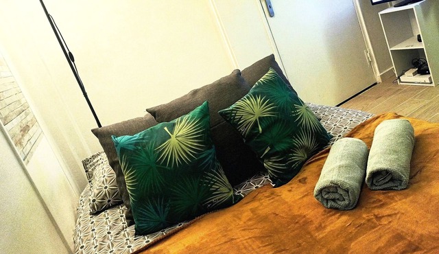 Studio in Private Residence 5 minutes from RER A