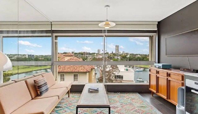 Studio in Harry Seidler Apartment Block in Elizabeth Bay pad with Water Views